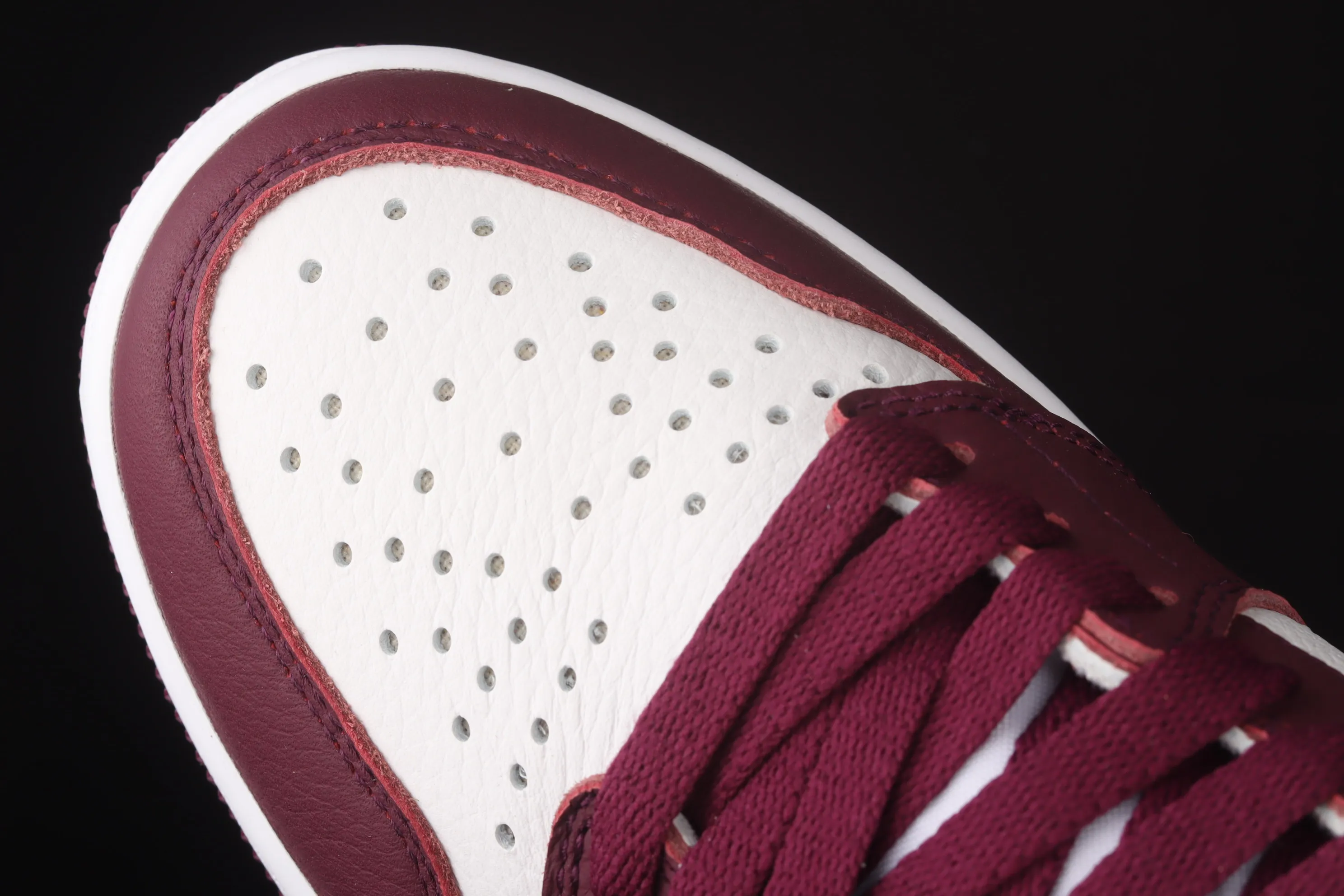 All categories Air Jordan Jordan series basketball shoes Air Jordan 1 High pure original version Air Jordan 1 Retro High OG "Bordeaux" AJ1 Joe 1 Bordeaux burgundy high-top basketball shoes 555088-611